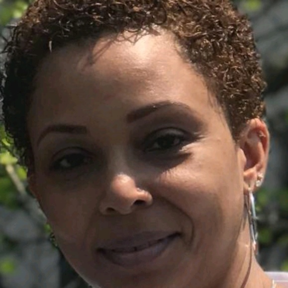 Meet your Posher, Constance - Picture 1 of 1